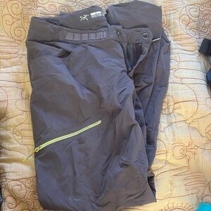 arcteryx hiking pants size 6